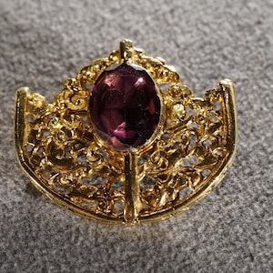 Vintage Art Deco Style Yellow Gold Tone Faux Amethyst Glass Stone Pin Brooch Jewelry