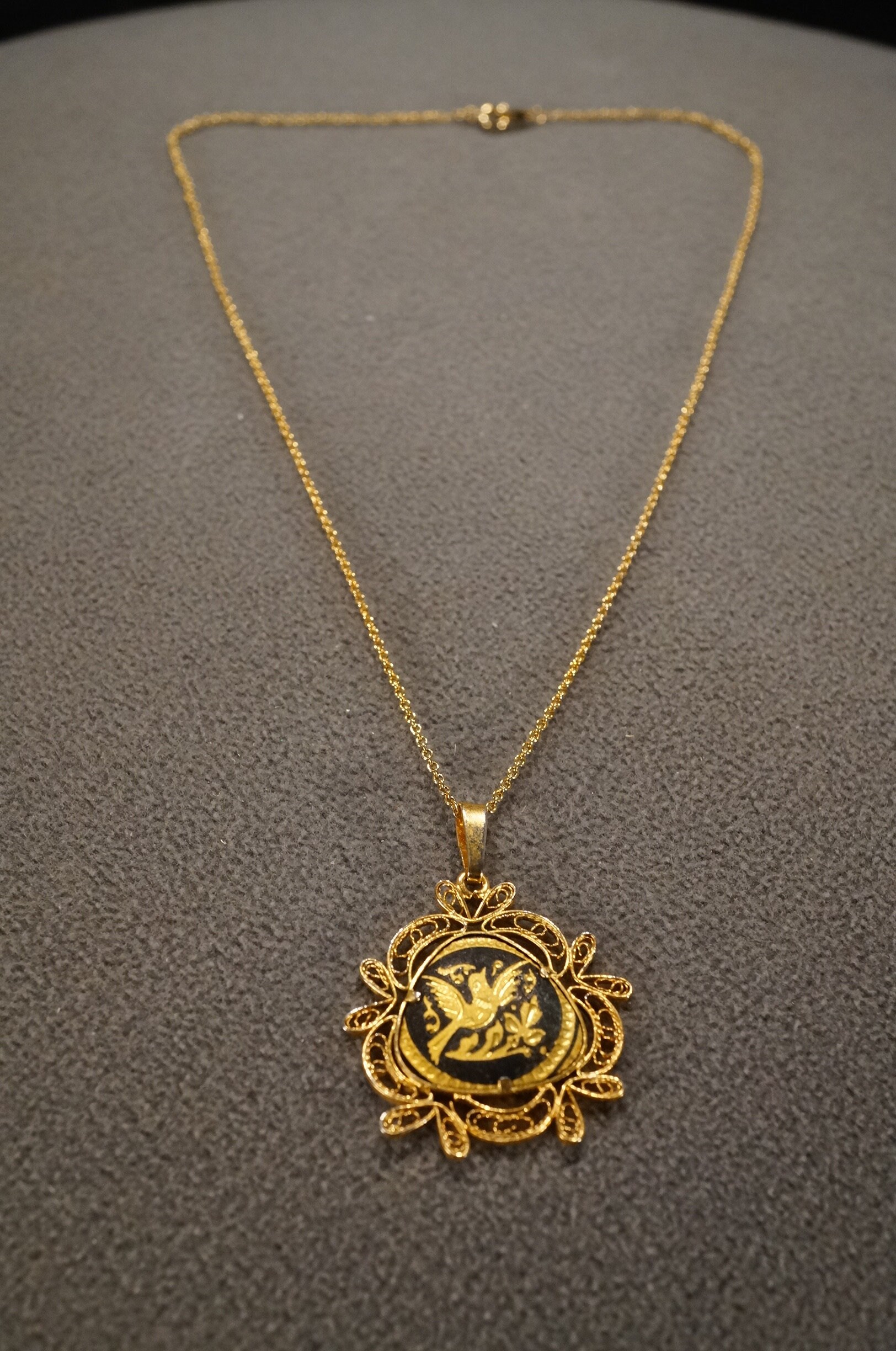 Vintage Dazzling 18K Multi Tone Gold Cleopatra-Style Wide