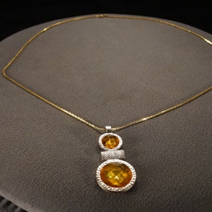 Vintage Art Deco Style Silver Tone Glass Stone Yellow Gold Tone Round Pendant Dangle Necklace Jewelry     K#9