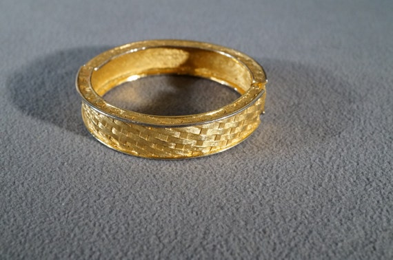 Vintage Art Deco Style Yellow Gold Tone Etched Ba… - image 2