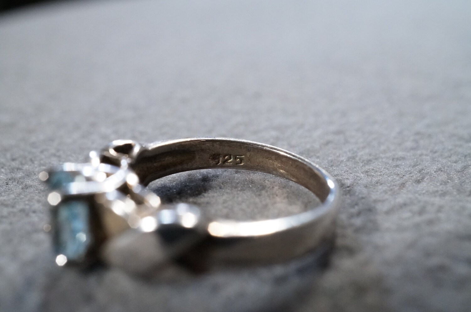 Vintage Sterling Silver Fashion Ring in Solitaire Style With