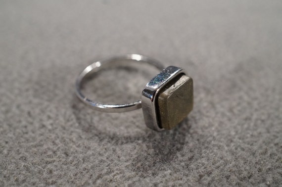 vintage silver tone ring with square brown lucite… - image 2
