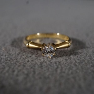 Vintage 14 K Yellow Gold Round Cubic Zirconia Fancy Wedding Engagement Band Ring, Size 7.5     **RL