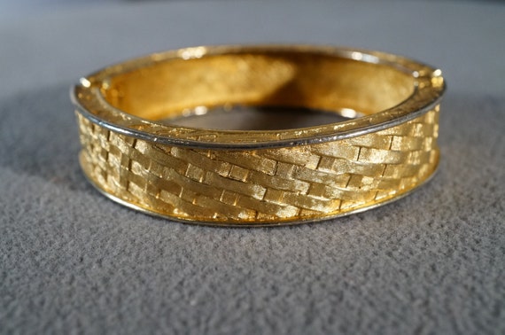 Vintage Art Deco Style Yellow Gold Tone Etched Ba… - image 1