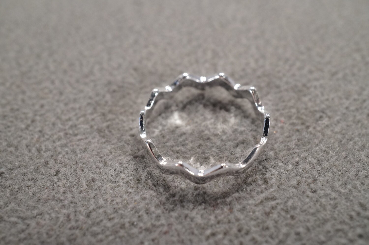 Vintage Silver Tone Band Ring With Zig-zag Styling, Size 9