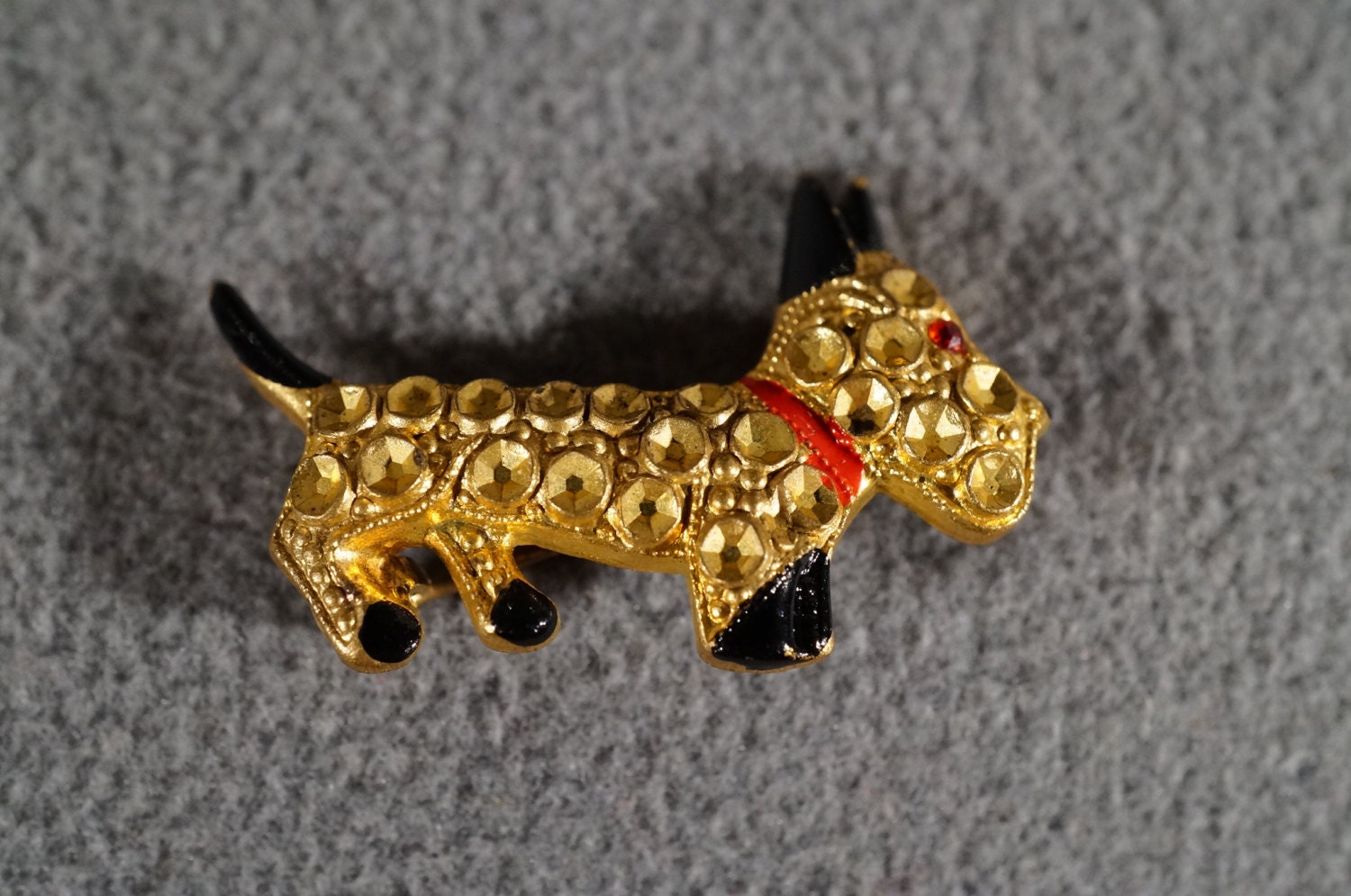 Vintage Art Deco Pin Brooch Dog Yellow Gold Tone Black and Red