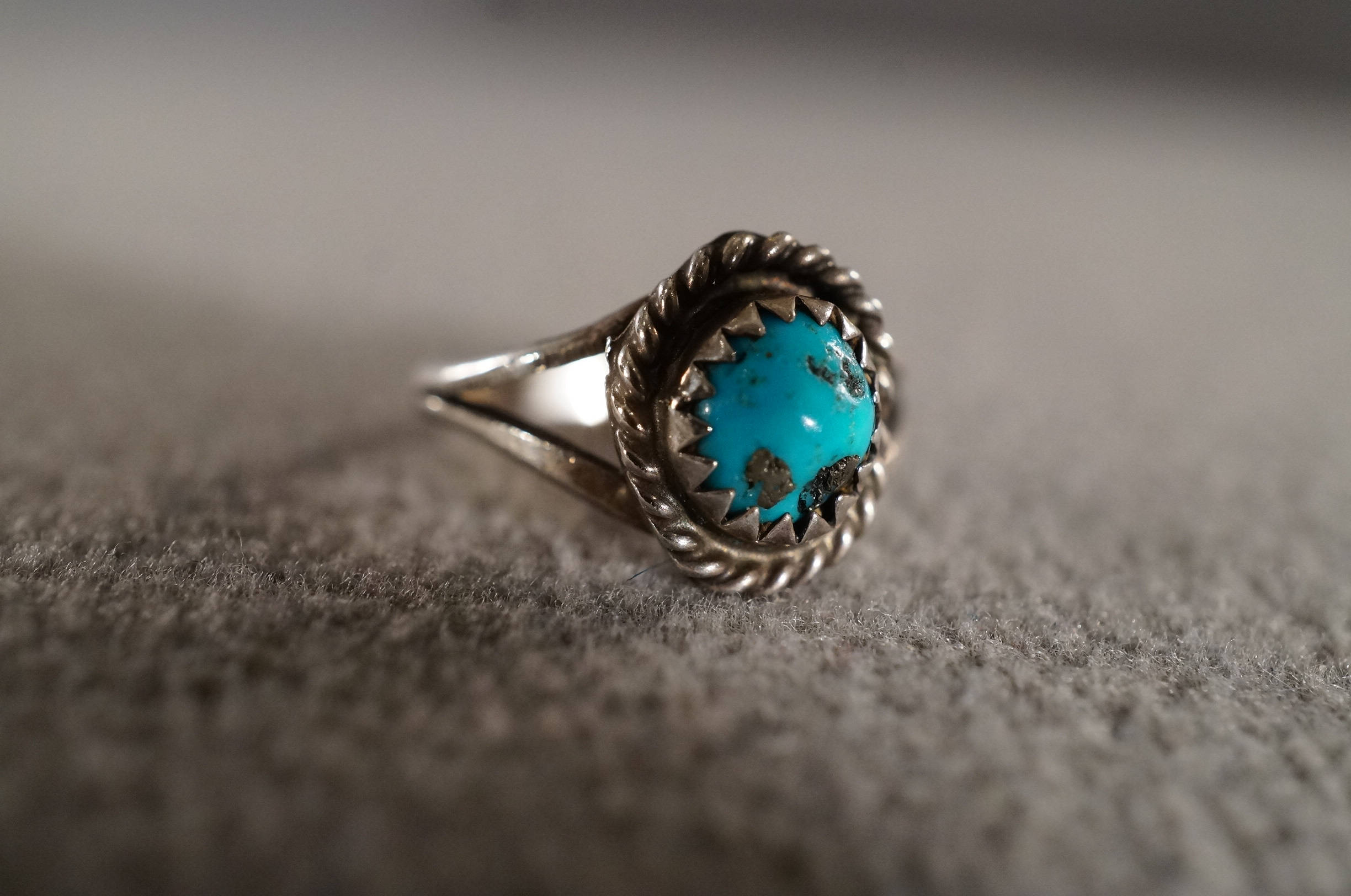 Vintage Sterling Silver Statement Southwestern Style Ring With Split Band Set With Oval Turquoise Stone, Size 4 1/2 M10 - Etsy Australia Vintage Sterling Silver Statement Southwestern Style Ring With Split Band Set With Oval Turquoise Stone, Size 4 1/2 M10 - Etsy Australia
