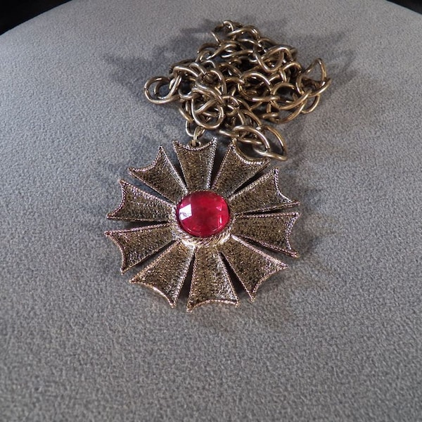 Vintage Gold Tone w/Red Jewel Exceptional Necklace w/Ultra Chic HUGE Pendant!~~ **RL