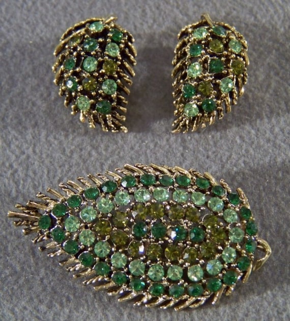 Vintage Yellow Gold Tone Shades of Green Multi Round Emerald  display picture 3