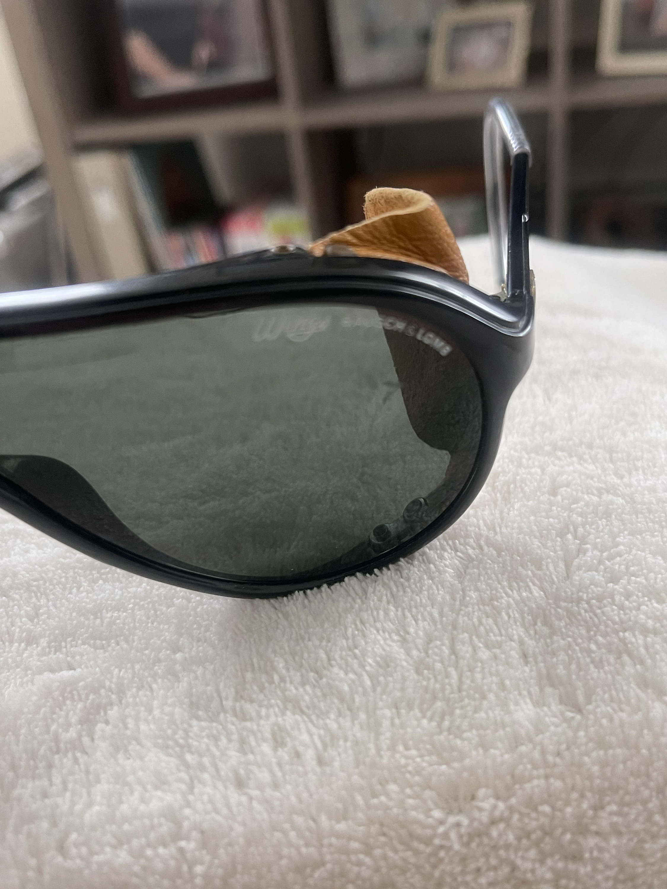Vintage Bausch and Lomb Ray Ban Black Glacier Wings Leather