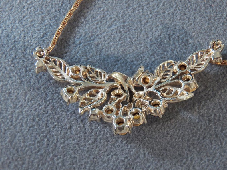 Vintage Goldtone Choker Necklace with 15 Round Blue Rhinestones Adorning a Huge Leaf Pendant ** **RL
