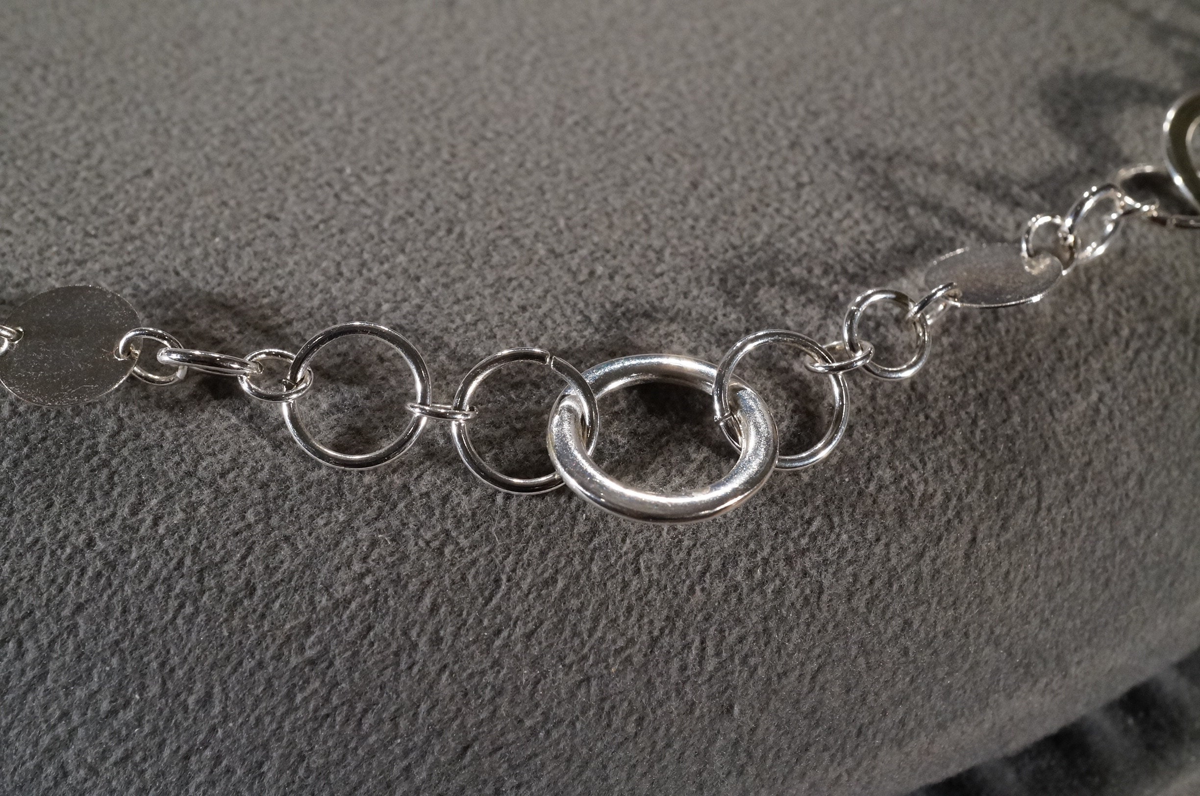 Vintage Art Deco Style Silver Tone Round Line Link Necklace