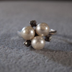 Vintage Jewelry, Sterling Silver Cultured Pearl Ring Accented with Marcasite, size 6 1/2    *RL