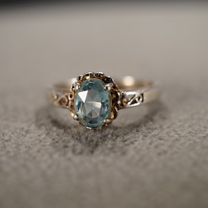 Vintage Wedding Band Stacker Design Ring Sterling Silver Oval Prong Set Blue Topaz Raised Relief Single Stone Setting, Size 6 3/4 AM