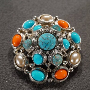 アクセサリー Vintage fake turquoise/coral gold broach SPHINX Gold-tone, Faux-pearl and Faux Turquoise Filigree