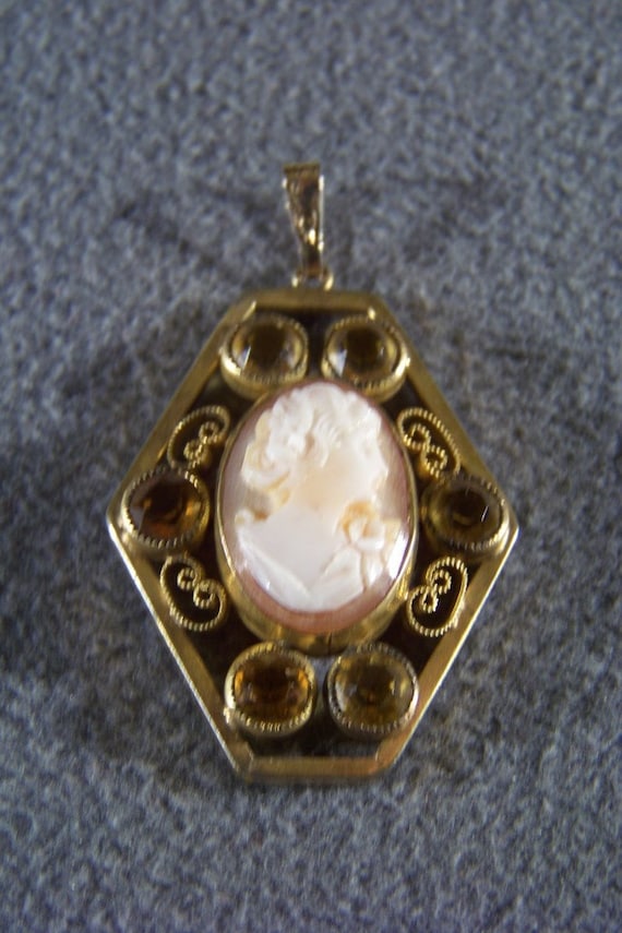 Vintage 12 K Yellow Gold Filled Fancy Raised Relief Etched Carved Cameo Pin Brooch **RL