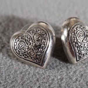 Vintage Art Deco Style Silver Tone Heart Shaped Etched Stud Style Pierced Earrings Jewelry   K
