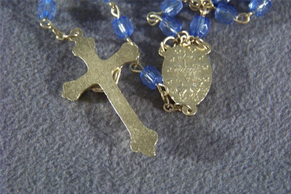 Vintage royal blue faceted Lucite bead cross rosa… - image 3