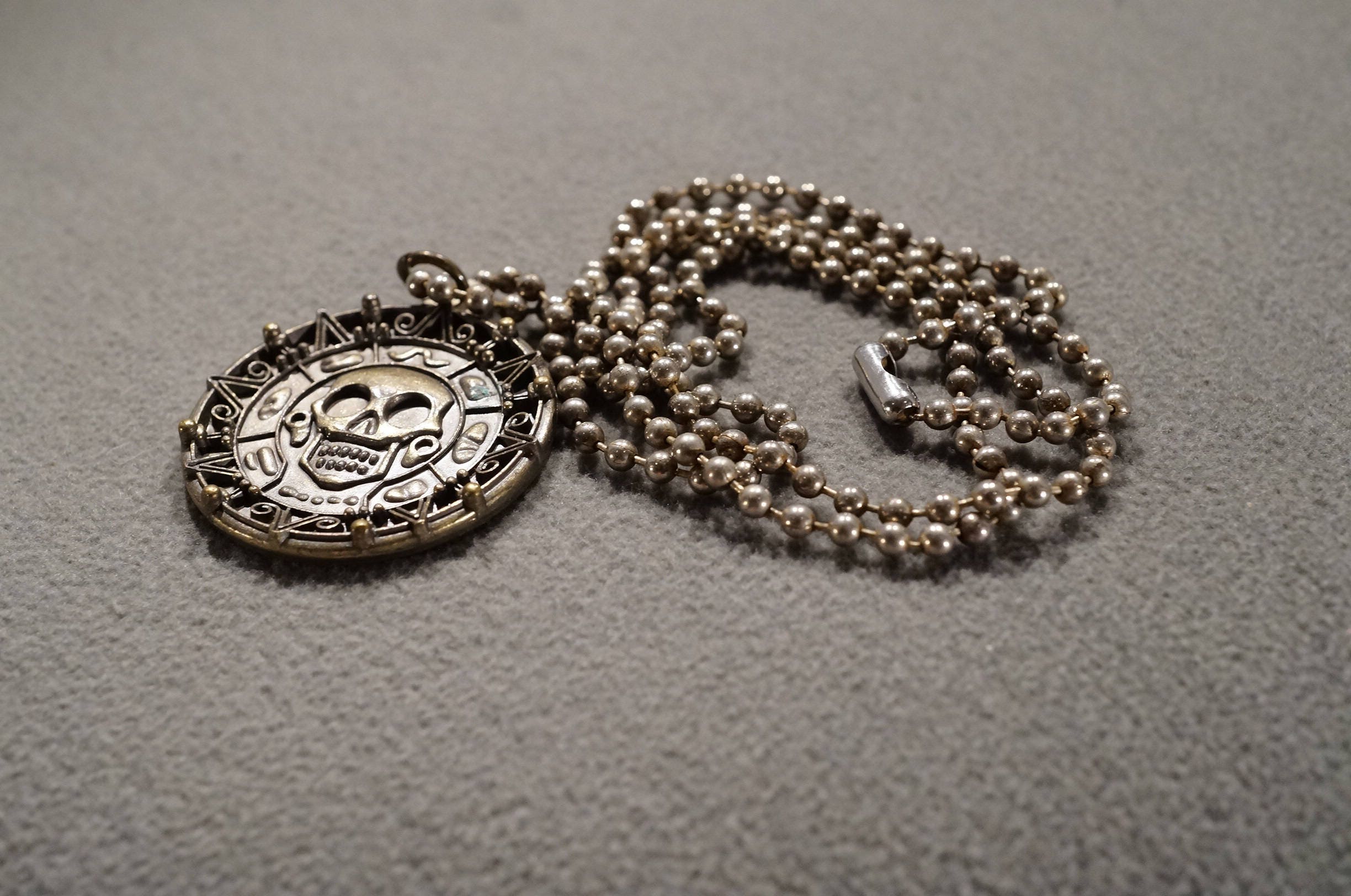 Vintage Retro Style Silver Tone Rhinestone Glass Stone Skull