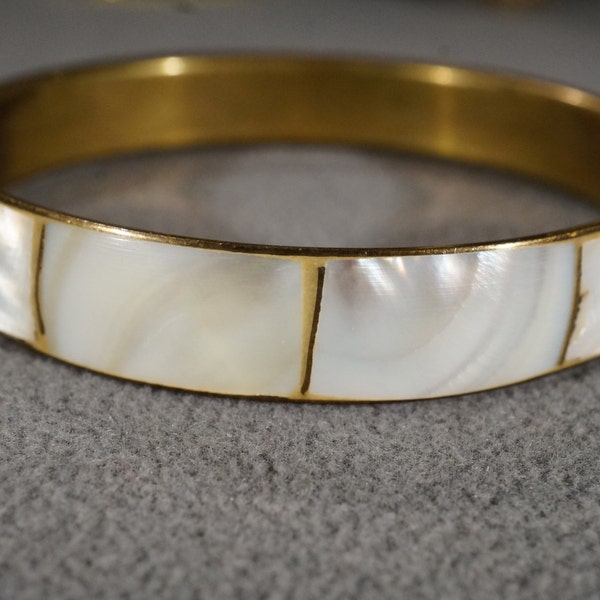 Vintage Art Deco Style Brass Round Mother of Pearl Bangle Etched Bracelet Jewelry -K#2