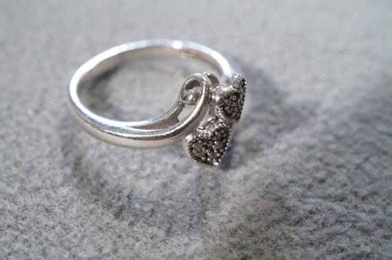 Vintage Sterling Silver Fashion Ring With Staggered Hearts