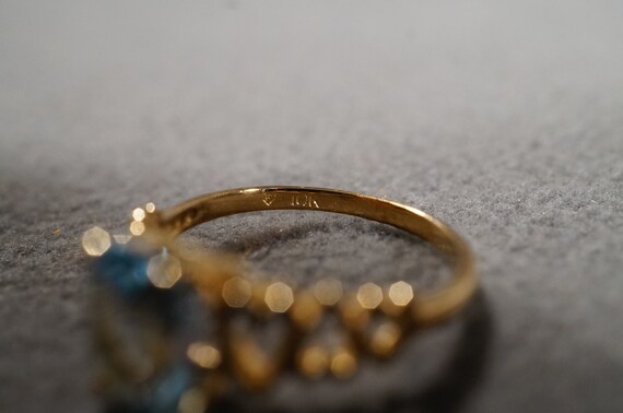 Vintage 10 K Yellow Gold Band Ring Oval Prong Set Blue Topaz