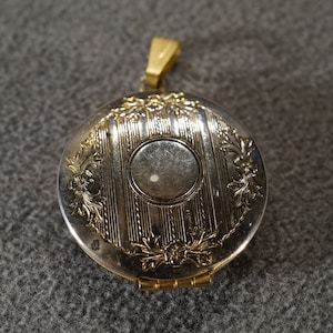 Vintage Art Deco Style Yellow Gold Tone Locket Pendant Scrolled Round Jewelry   K#42