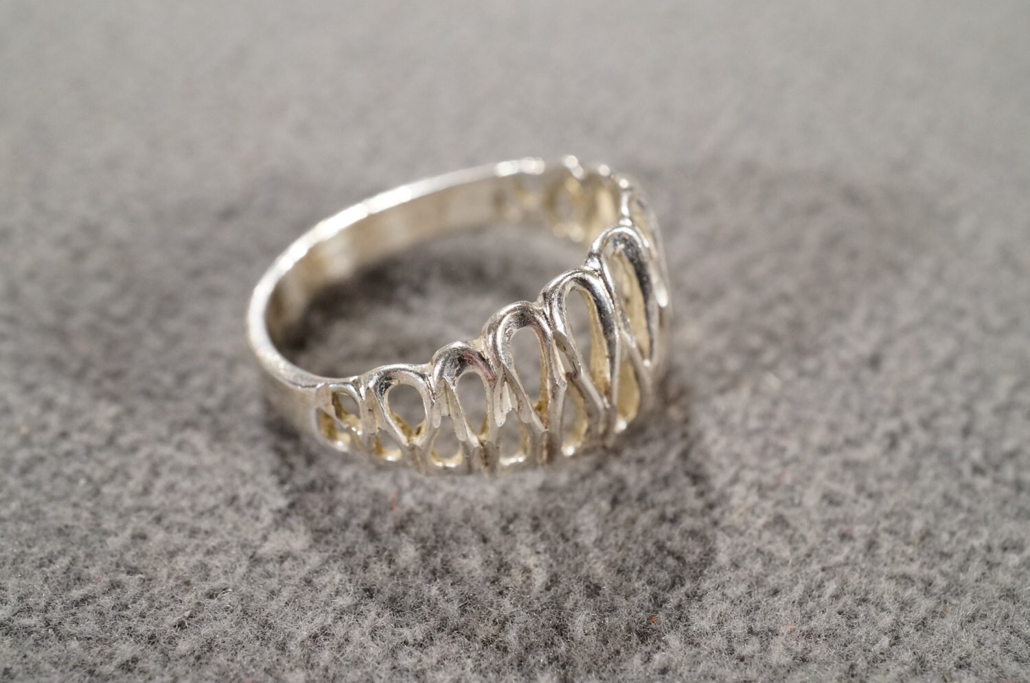 Vintage Sterling Silver Fashion Ring With Intersecting