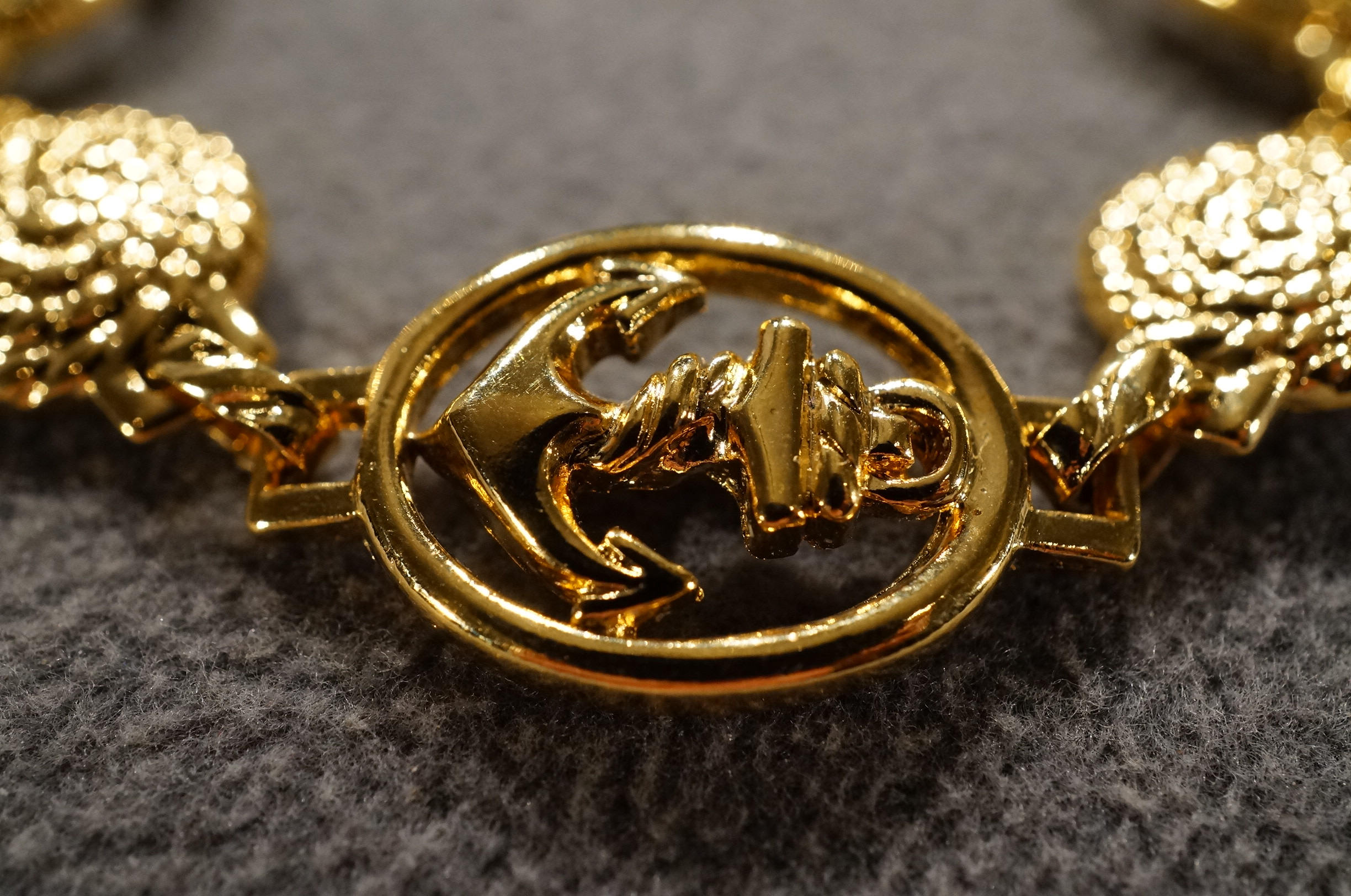 Vintage Art Deco Style Yellow Gold Tone Round Sailor Design