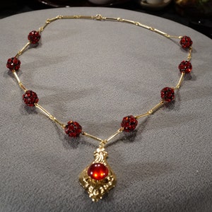 Vintage Art Deco Style Yellow Gold Tone Red Glass Stone Round Dangle Pendant Necklace Jewelry    K#9