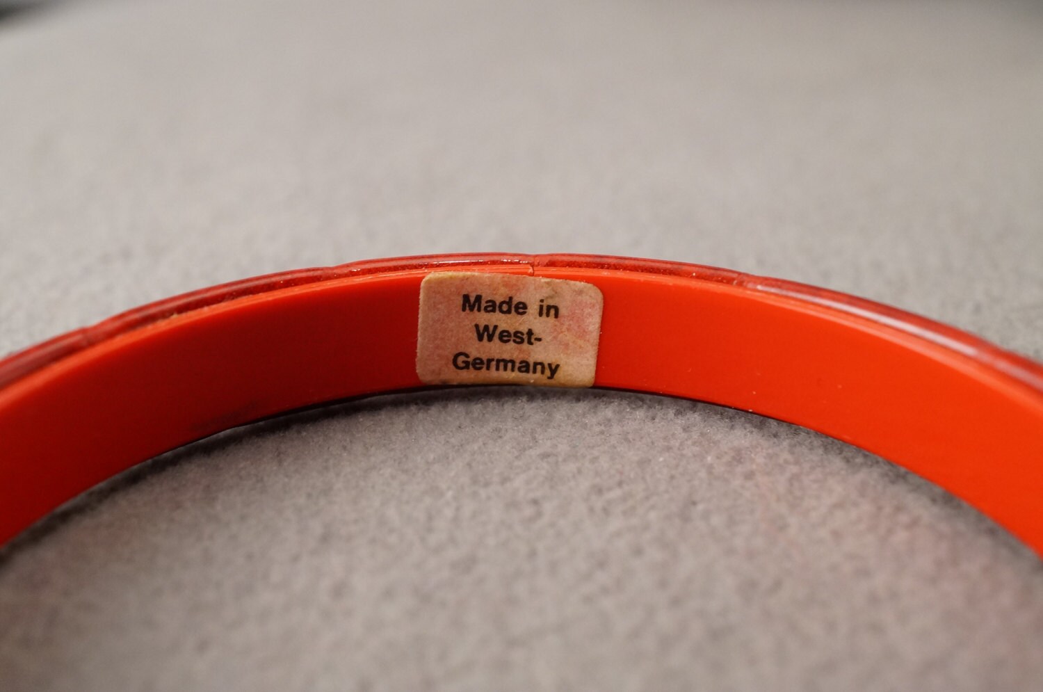 Vintage Yellow Gold Tone Red Round Lucite Bangle Bracelet
