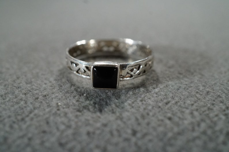 Vintage Art Deco Style Sterling Silver Genuine Black Onyx Scrolled Band Ring Size 6 Jewelry K