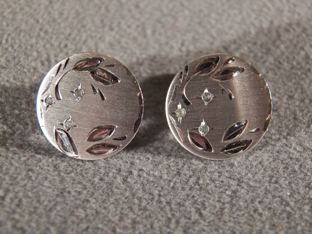 Vintage Sterling Silver 6 Round Diamond Fancy Etched Bold Round