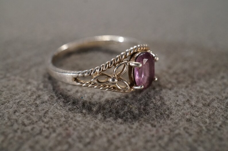size 8 **M12 vintage sterling silver statement ring with oval faceted purple amethyst in a scrollwork and rope design setting