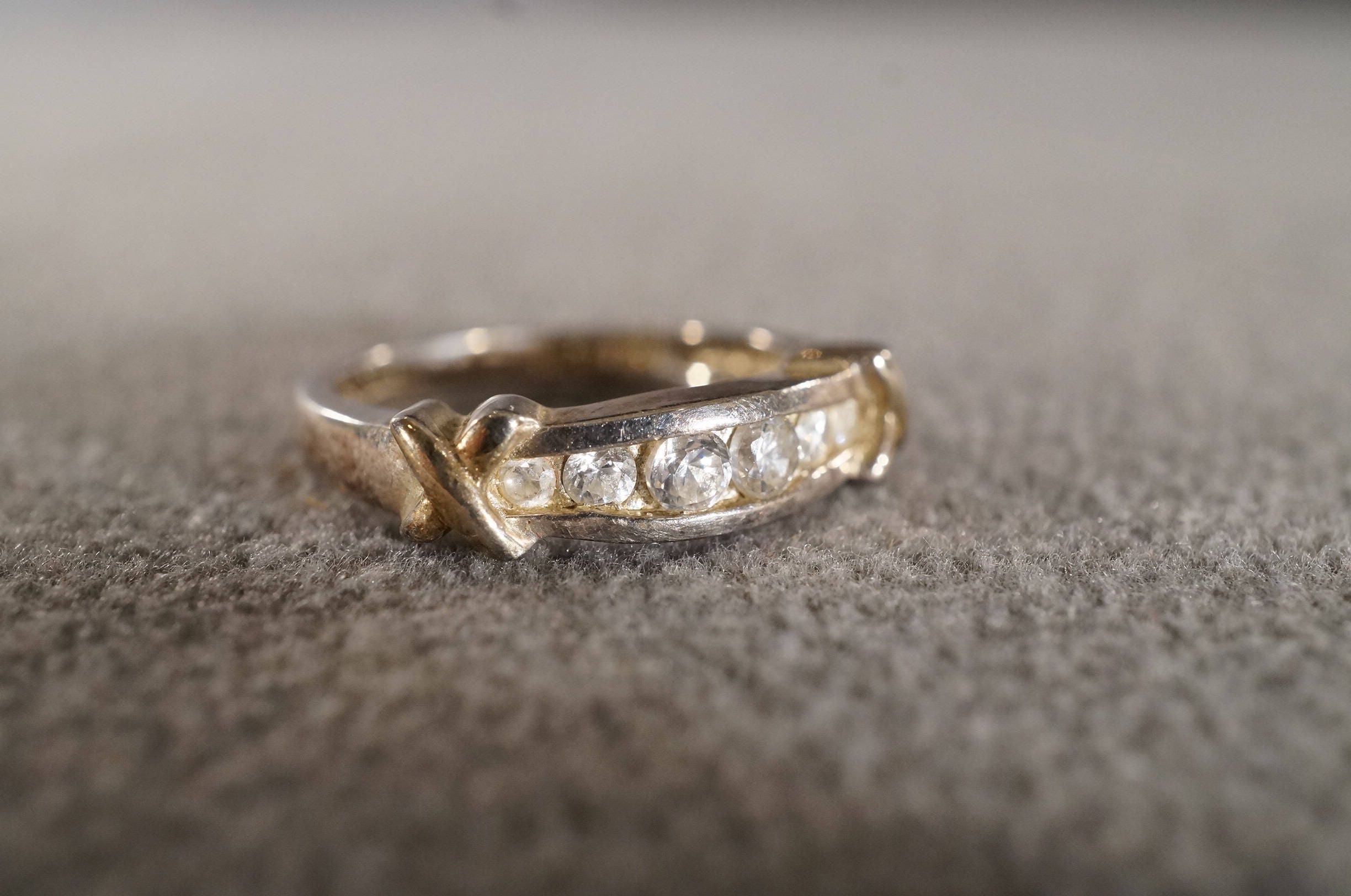 衝撃の激安コスパ・掘り出し物も Vintage Sterling Silver Fashion Band Ring With Channel Set 13号～