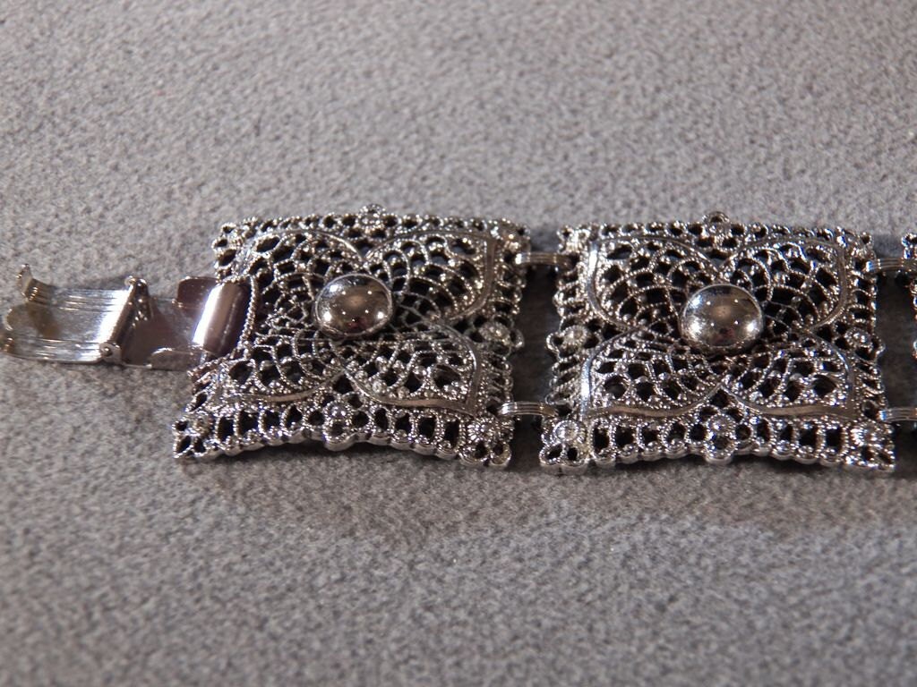 Vintage Silver Tone Big Bold Fancy Filigree Square Link Vintage Silver Tone Big Bold Fancy Filigree Square Link