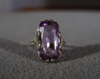 Vintage 18 K White Gold Large Rectangle Amethyst Fancy Scrolled Etched Filigree Band Ring, Size 6   **RL