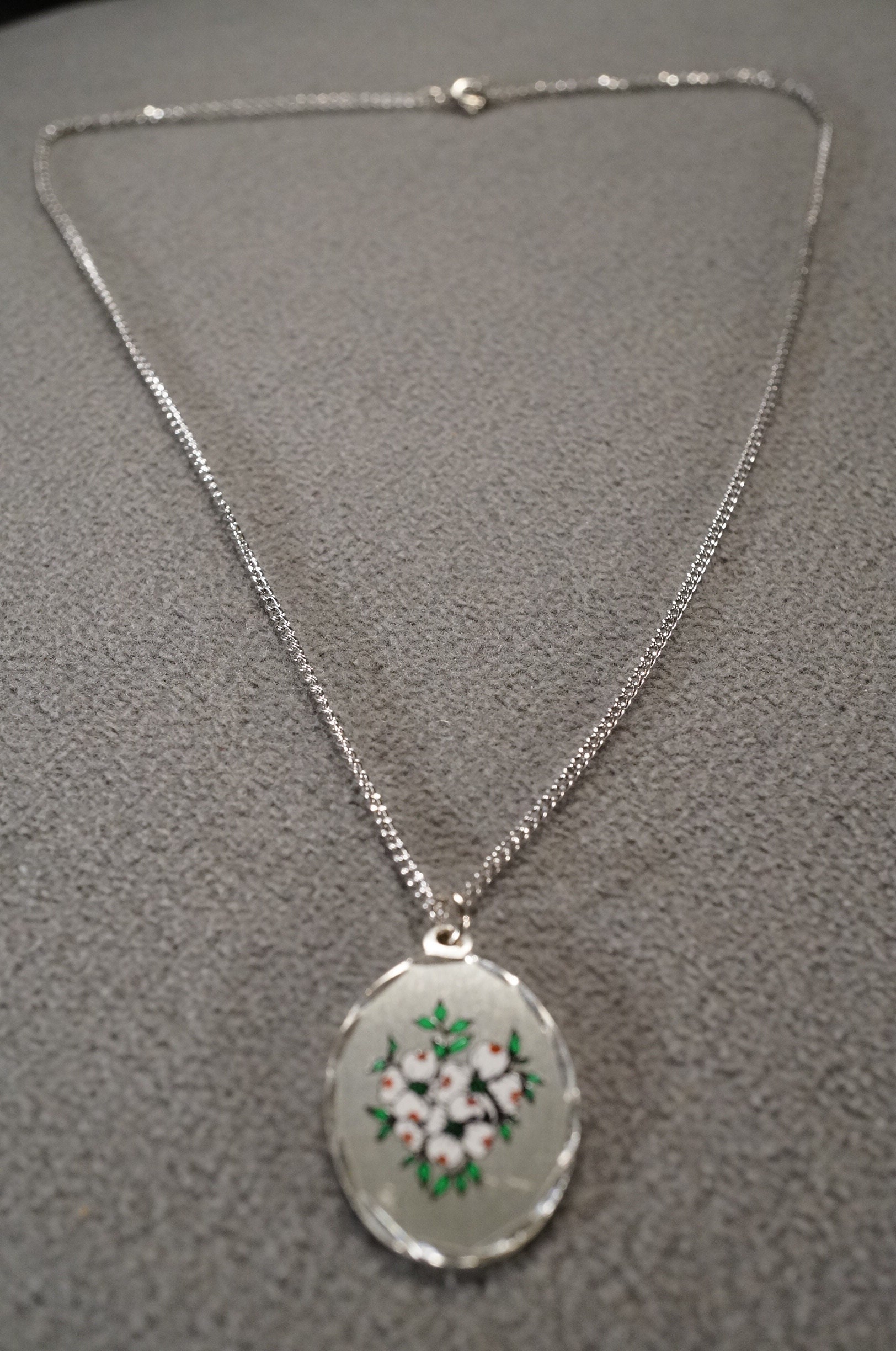 Ciondolo Croce In Filigrana Vintage Con Catena - Metallo Antico Color Argento E Cristalli - 5