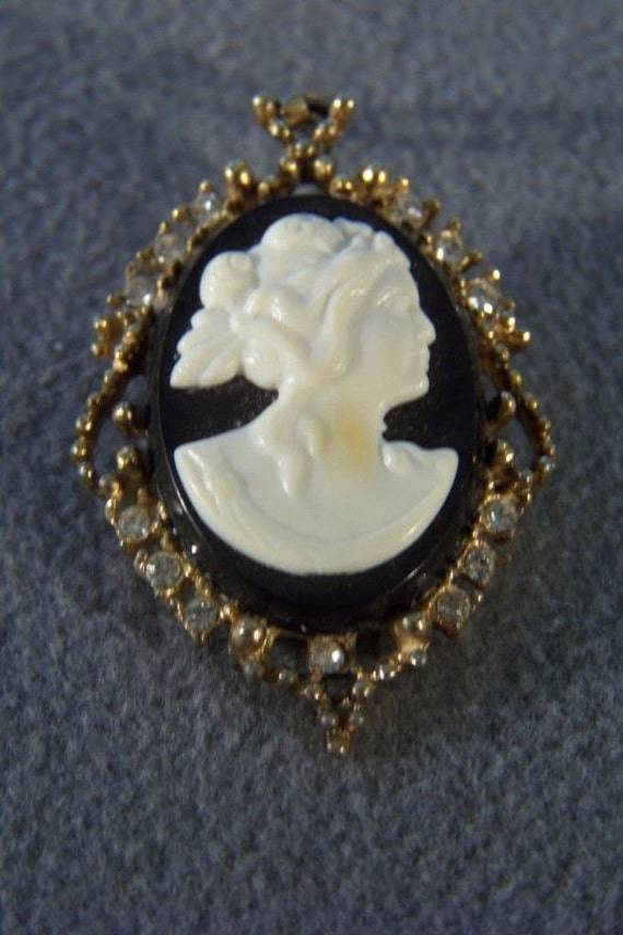 Vintage Fancy Detailed Bold Faux Cameo Rhinestone… - image 1