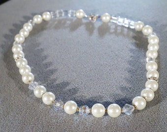 Vintage 18 Inch Silver Tone Glass Faux-Pearl and Glass Bead Necklace with Heart Shaped Clasp  B