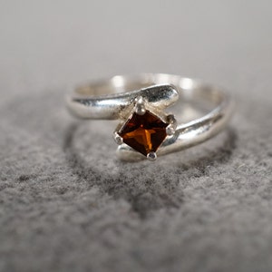 vintage sterling silver fashion ring with a bypass setting set with a round smoky quartz, size 8  M2