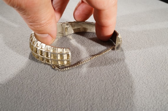 Vintage Art Deco Style Yellow Gold Tone Basket Woven Design Hinge Closure Brushed Design Bracelet Jewelry   K