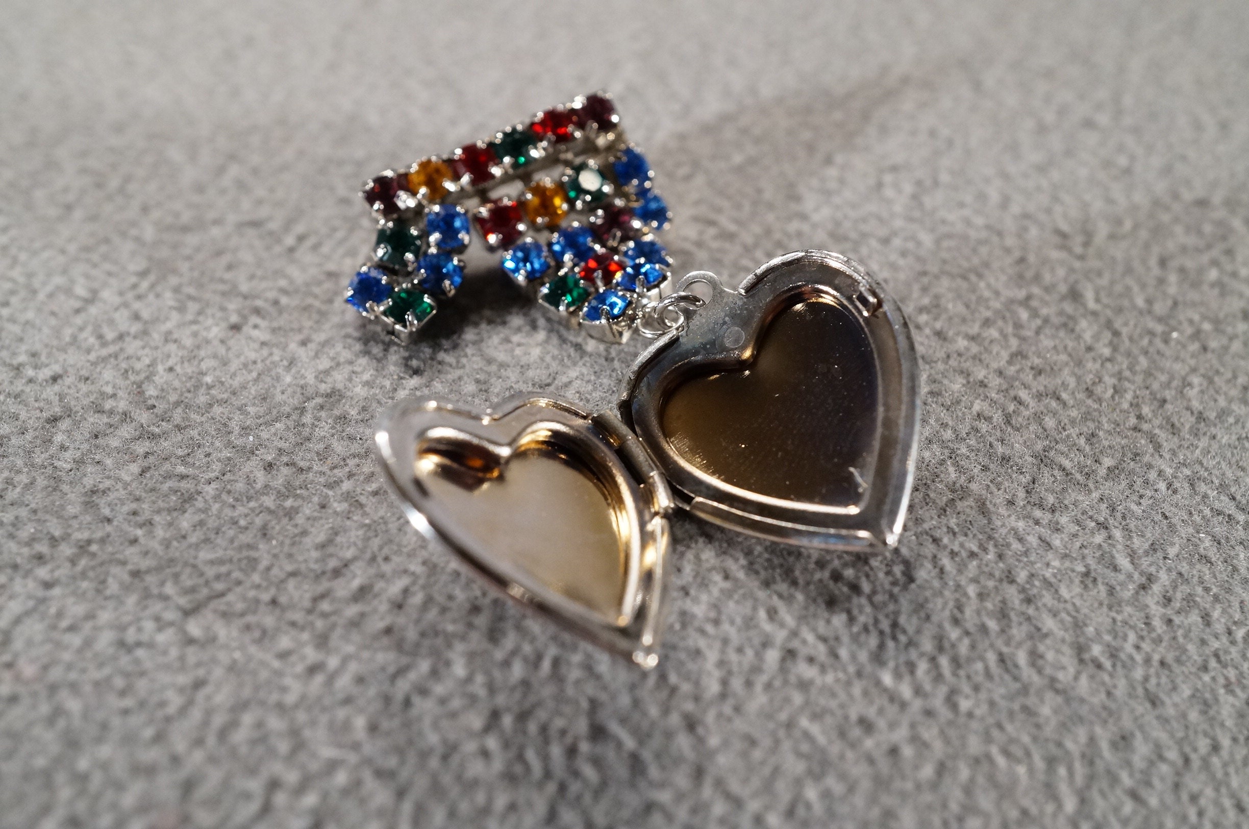 Vintage Art Deco Style Silver Tone Locket Heart Shaped Rhinestone