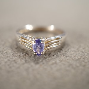 Vintage Wedding Band Stacker Design Ring Sterling Silver Teardrop Prong Set Blue Topaz Raised Relief Single Stone Setting, Size 7 AM