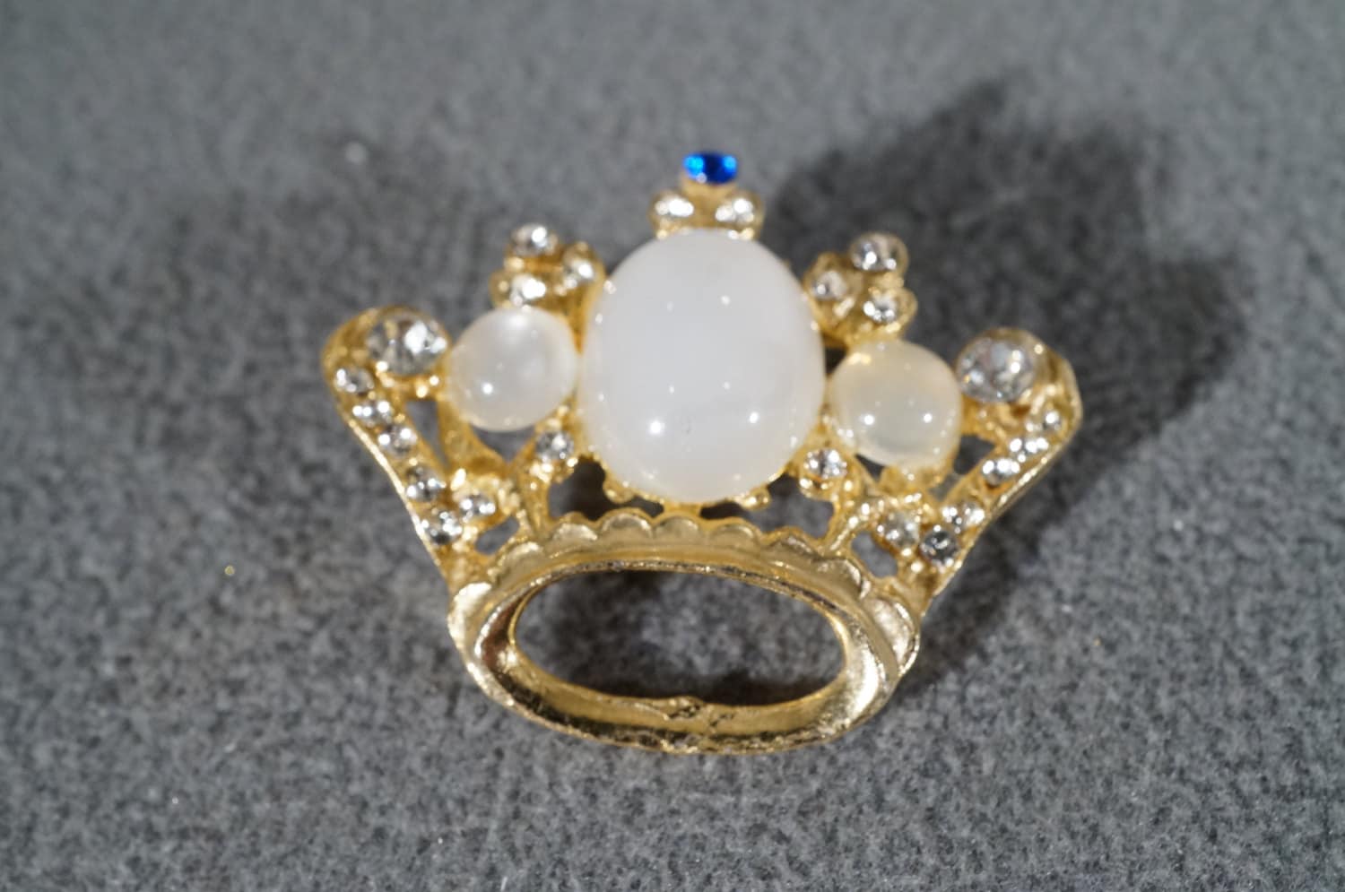 Vintage Brooch Pin Crown Design Palescent Luster Glass Stone