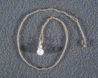 Vintage Vintage 14 K Yellow Gold Round Cultured Pearl Diamond Classic Pendant Charm Necklace Chain W    **RL