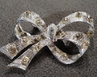 Vintage Art Deco Style Silver Tone Rhinestone Glass Stone Bow Design Pin Brooch Jewelry   K#35