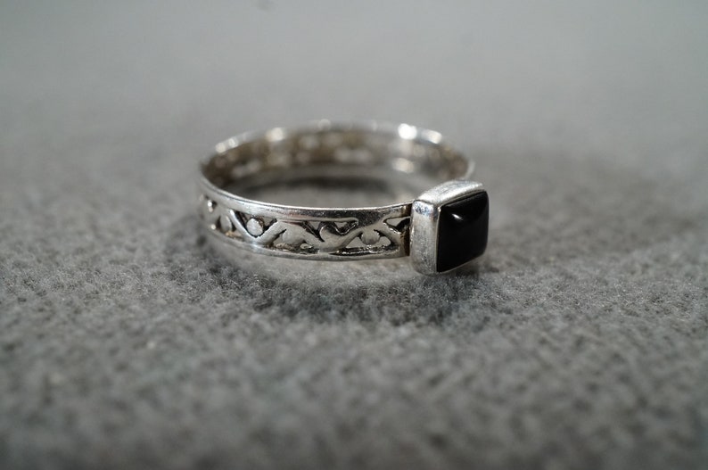 Vintage Art Deco Style Sterling Silver Genuine Black Onyx Scrolled Band Ring Size 6 Jewelry    K