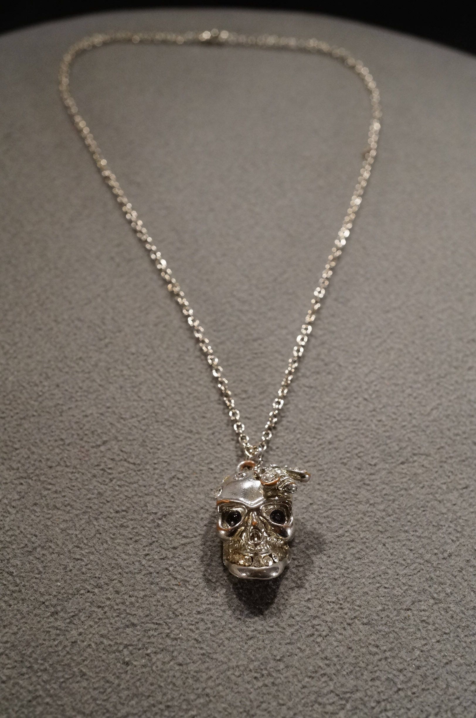 【2024年最新】大人気ブランドの人気アイテム  Vintage Retro Style Silver Tone Rhinestone Glass Stone Skull アクセサリー