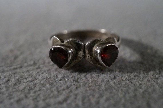 Vintage Sterling Silver 3 Heart Garnet Peridot Fancy Sleek Design Wedding Band Ring, Size 7  **RL